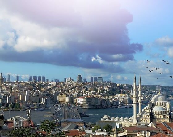 Падение курса лиры спасло туризм в Турции