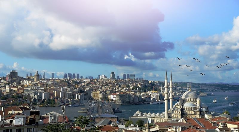 Падение курса лиры спасло туризм в Турции